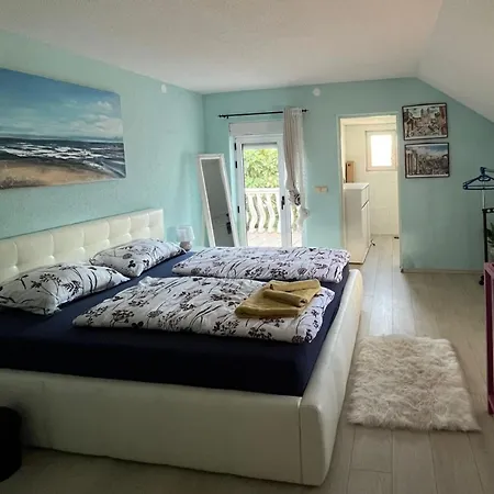 Vedran Holiday home *